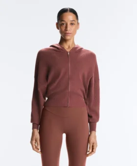Chaqueta con capucha de punto elástico