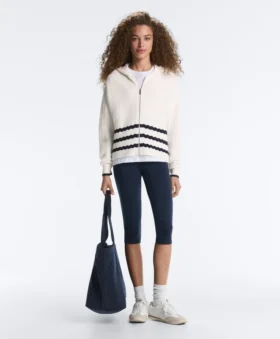 Chaqueta con capucha de punto ondulado