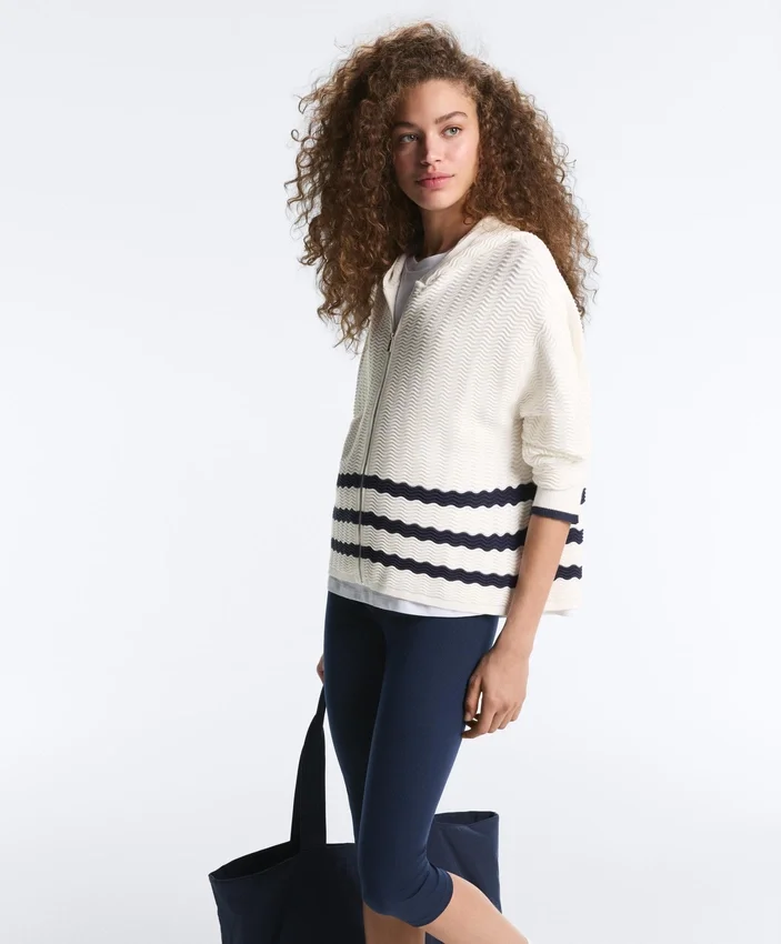 Chaqueta con capucha de punto ondulado Chaqueta con capucha de punto ondulado