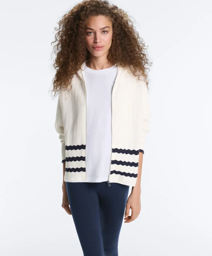 Chaqueta con capucha de punto ondulado Chaqueta con capucha de punto ondulado