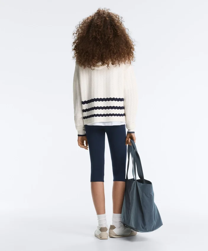 Chaqueta con capucha de punto ondulado Chaqueta con capucha de punto ondulado
