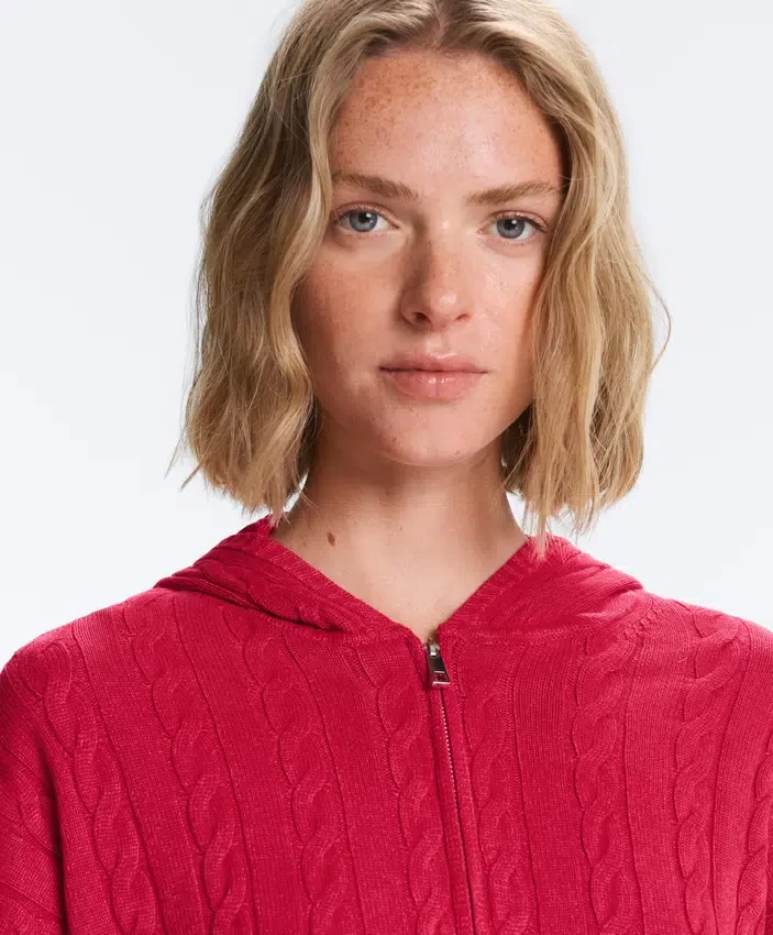 Chaqueta con capucha de punto trenzado lavado Chaqueta con capucha de punto trenzado lavado