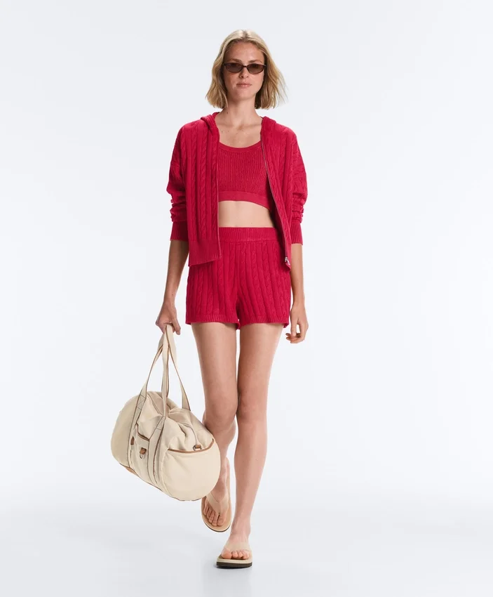 Chaqueta con capucha de punto trenzado lavado Chaqueta con capucha de punto trenzado lavado
