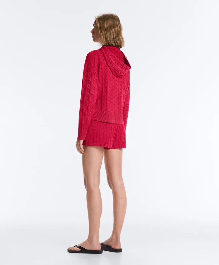 Chaqueta con capucha de punto trenzado lavado Chaqueta con capucha de punto trenzado lavado