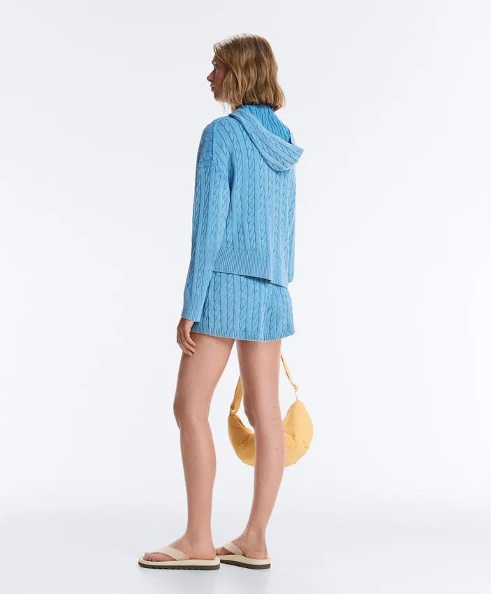 Chaqueta con capucha de punto trenzado lavado Chaqueta con capucha de punto trenzado lavado