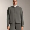 Chaqueta con capucha y detalles acanalados en modal cepillado