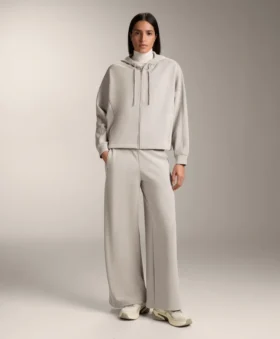 Chaqueta con capucha y detalles acanalados en modal cepillado