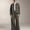 Chaqueta con capucha y detalles acanalados en modal cepillado