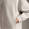 Chaqueta con capucha y detalles acanalados en modal cepillado