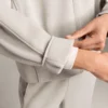 Chaqueta con capucha y detalles acanalados en modal cepillado