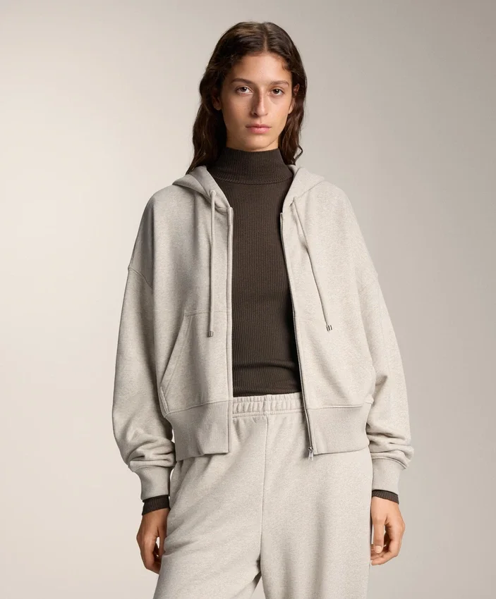 Chaqueta con capucha y mangas anchas de algodón Chaqueta con capucha y mangas anchas de algodón