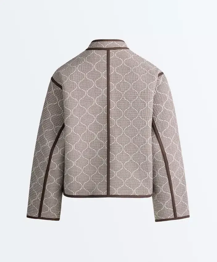 Chaqueta con cuello alto y ribetes en contraste Chaqueta con cuello alto y ribetes en contraste