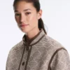 Chaqueta con cuello alto y ribetes en contraste Chaqueta con cuello alto y ribetes en contraste