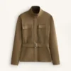 Chaqueta con efecto neopreno y cinturón