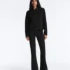 Pantalones acampanados de talle alto con efecto neopreno Pantalones acampanados de talle alto con efecto neopreno