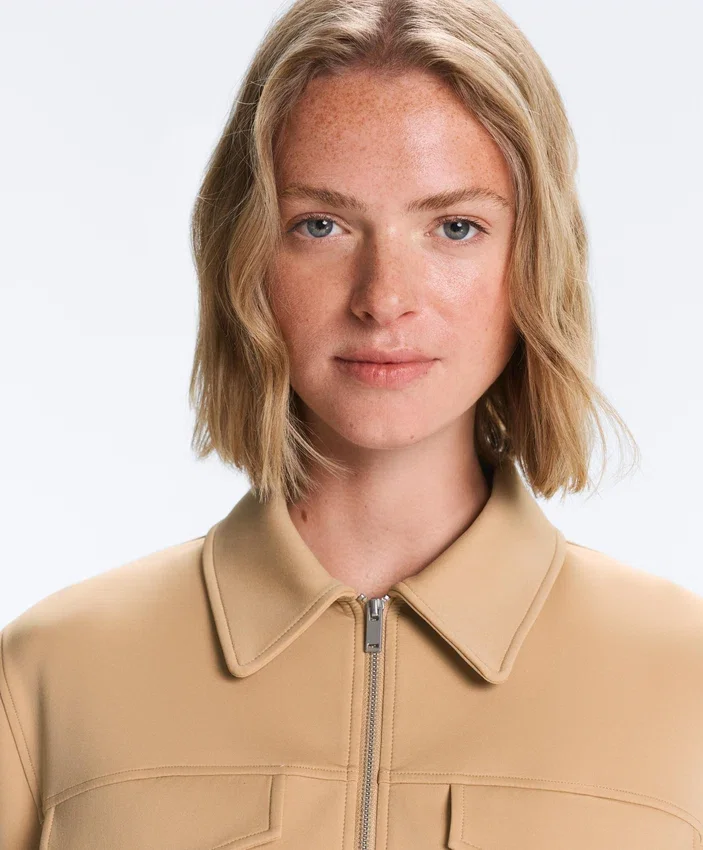 Chaqueta con volantes efecto neopreno y ribetes Chaqueta con volantes efecto neopreno y ribetes