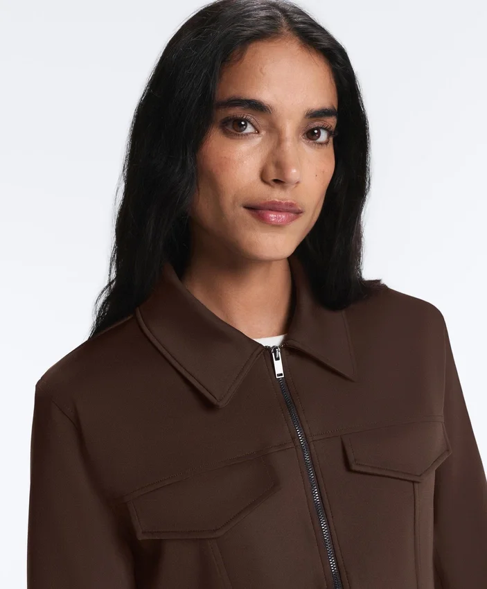 Chaqueta con volantes efecto neopreno y ribetes Chaqueta con volantes efecto neopreno y ribetes