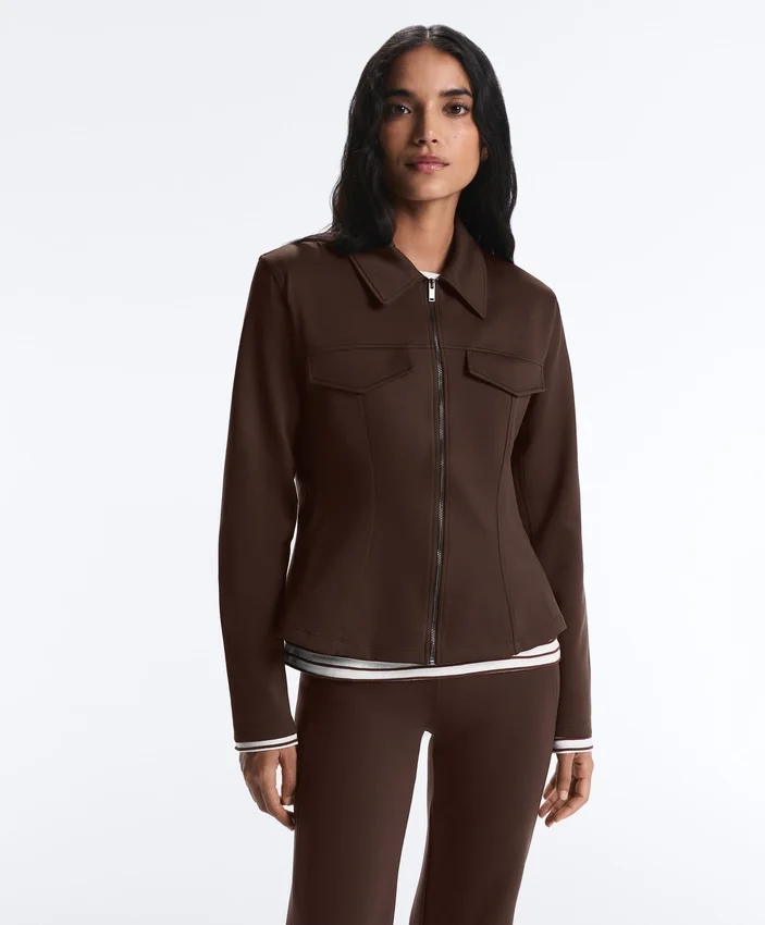 Chaqueta con volantes efecto neopreno y ribetes Chaqueta con volantes efecto neopreno y ribetes