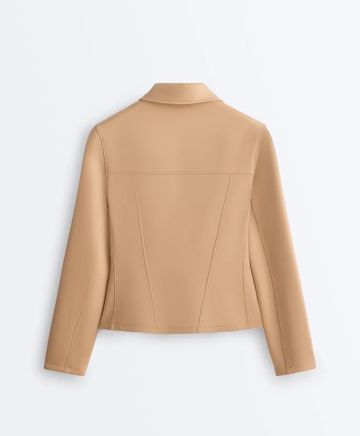 Chaqueta con volantes efecto neopreno y ribetes Chaqueta con volantes efecto neopreno y ribetes