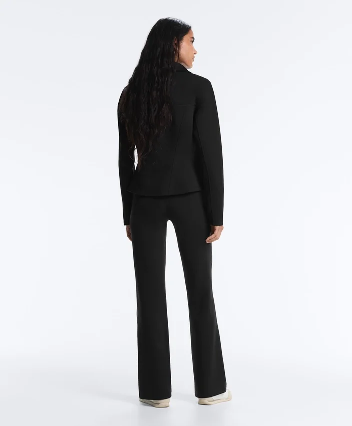 Pantalones acampanados de talle alto con efecto neopreno Pantalones acampanados de talle alto con efecto neopreno