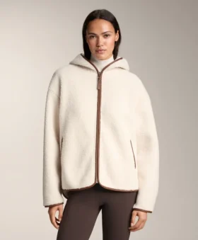 Chaqueta de imitación de piel de oveja con capucha