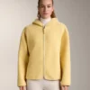 Chaqueta de imitación de piel de oveja con capucha Chaqueta de imitación de piel de oveja con capucha