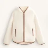Chaqueta de imitación de piel de oveja con capucha