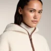 Chaqueta de imitación de piel de oveja con capucha