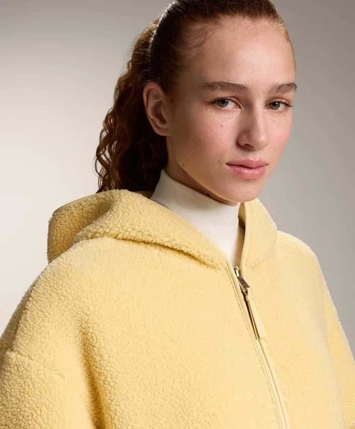 Chaqueta de imitación de piel de oveja con capucha Chaqueta de imitación de piel de oveja con capucha