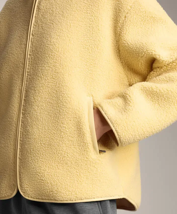 Chaqueta de imitación de piel de oveja con capucha Chaqueta de imitación de piel de oveja con capucha