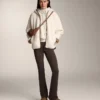 Chaqueta de imitación de piel de oveja con capucha