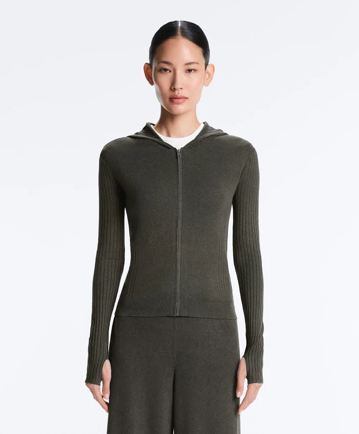 Chaqueta de punto de corte ajustado con capucha Chaqueta de punto de corte ajustado con capucha