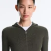 Chaqueta de punto de corte ajustado con capucha Chaqueta de punto de corte ajustado con capucha