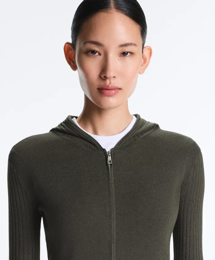 Chaqueta de punto de corte ajustado con capucha Chaqueta de punto de corte ajustado con capucha
