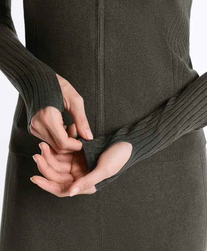 Chaqueta de punto de corte ajustado con capucha Chaqueta de punto de corte ajustado con capucha