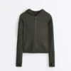 Chaqueta de punto de corte ajustado con capucha Chaqueta de punto de corte ajustado con capucha
