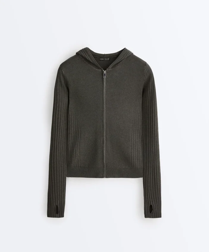 Chaqueta de punto de corte ajustado con capucha Chaqueta de punto de corte ajustado con capucha