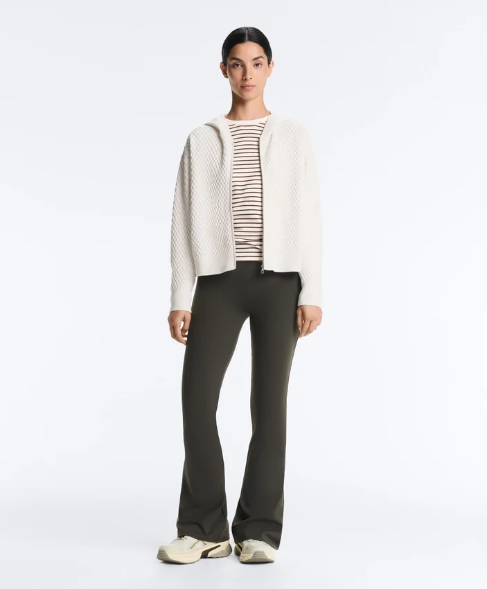 Chaqueta de punto estructurada con capucha Chaqueta de punto estructurada con capucha