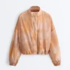 Chaqueta deportiva con estampado tie-dye Chaqueta deportiva con estampado tie-dye