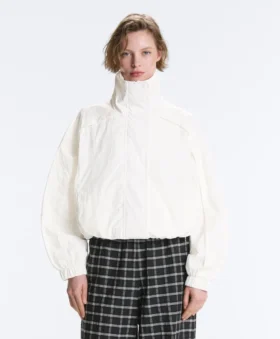 Chaqueta deportiva de cuello alto repelente al agua