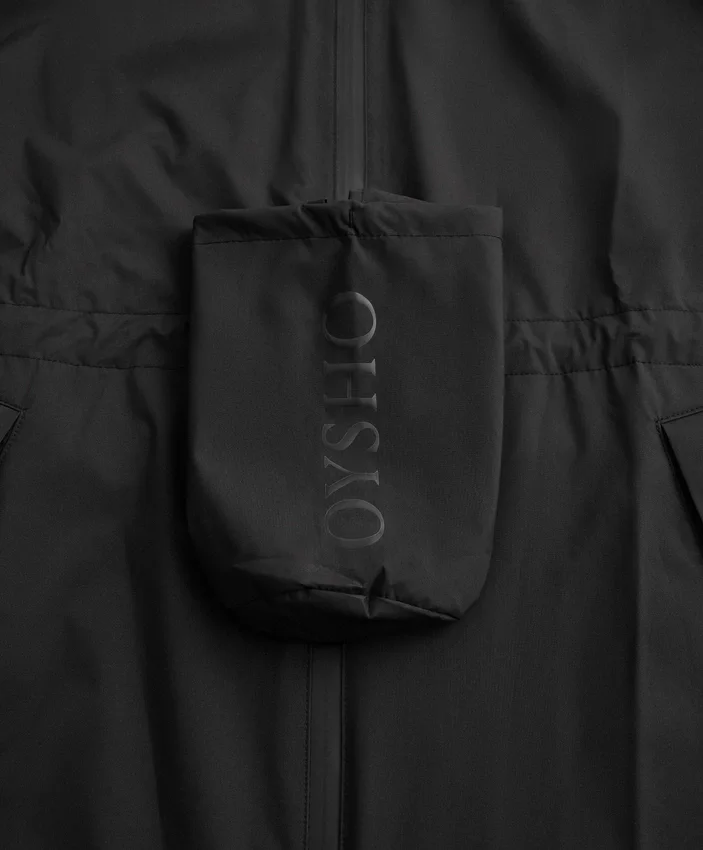 Chaqueta impermeable 10K superligera y compacta Chaqueta impermeable 10K superligera y compacta