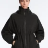 Chaqueta impermeable 10K superligera y compacta Chaqueta impermeable 10K superligera y compacta