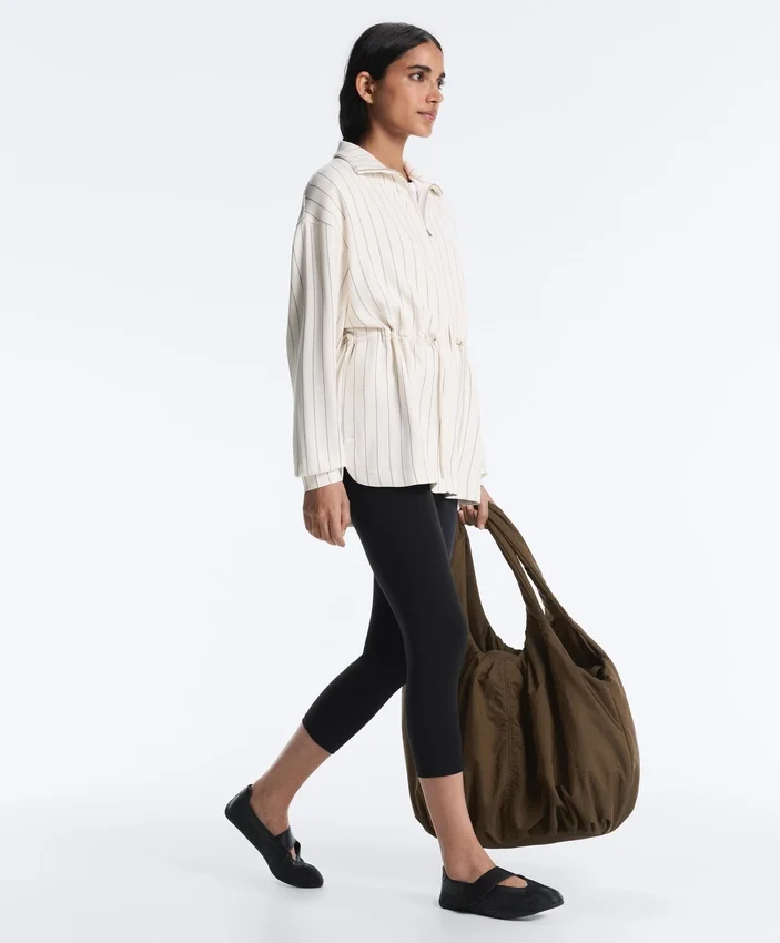 Chaqueta larga a rayas con cintura ajustable y modal Soft Touch Chaqueta larga a rayas con cintura ajustable y modal Soft Touch