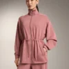 Chaqueta larga con cintura ajustable y textura a rayas Chaqueta larga con cintura ajustable y textura a rayas