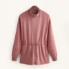 Chaqueta larga con cintura ajustable y textura a rayas Chaqueta larga con cintura ajustable y textura a rayas