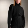 Chaqueta larga con cinturón y modal cepillado