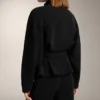Chaqueta larga con cinturón y modal cepillado