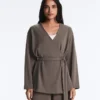 Chaqueta larga con rayas asimétricas y modal