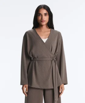 Chaqueta larga con rayas asimétricas y modal
