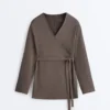 Chaqueta larga con rayas asimétricas y modal